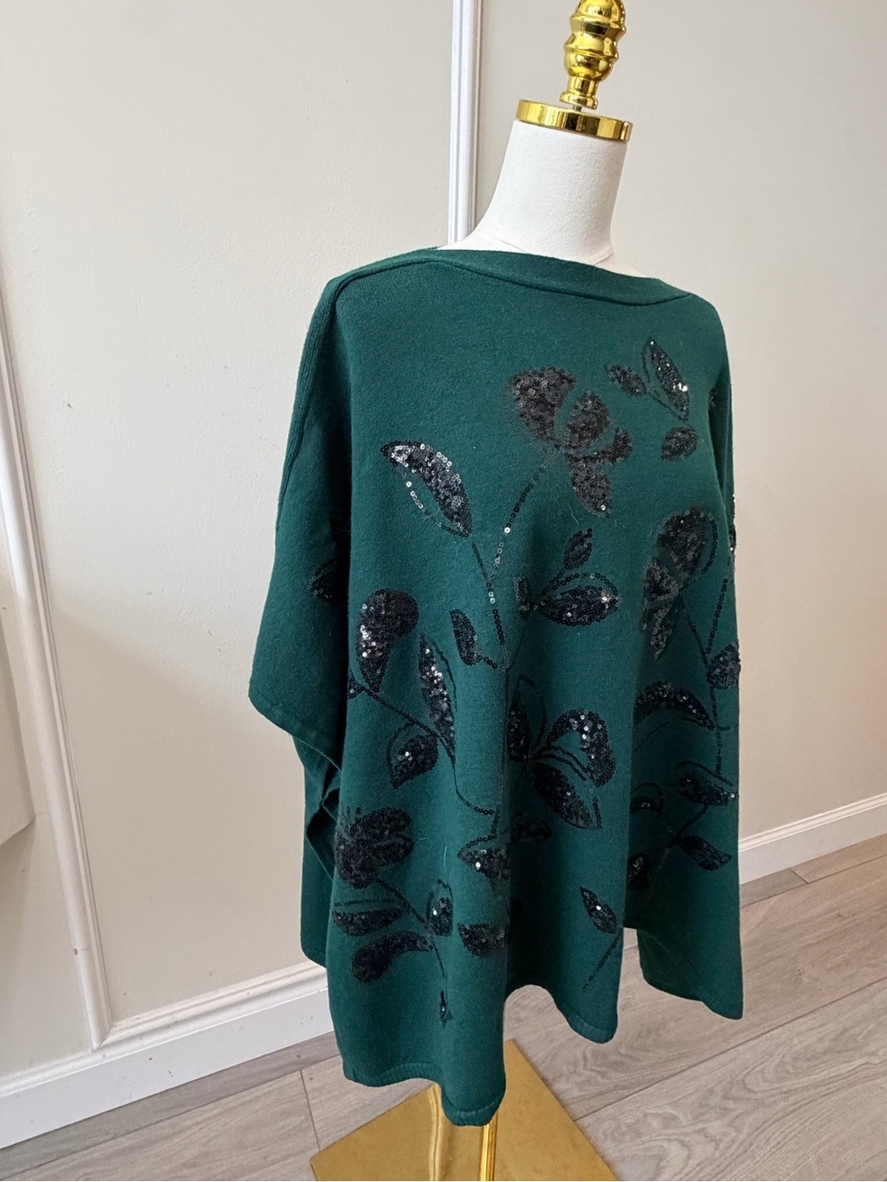 Anne Klein Emerald Green Sequin Floral Poncho Top - Picture 3 of 8